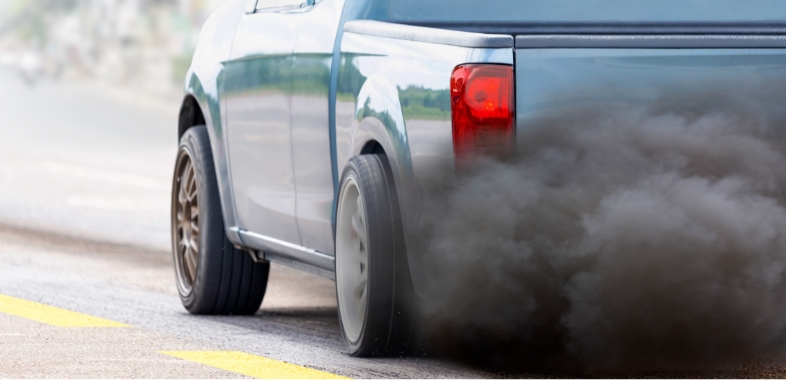 Zwarte rook en dieselvoertuig